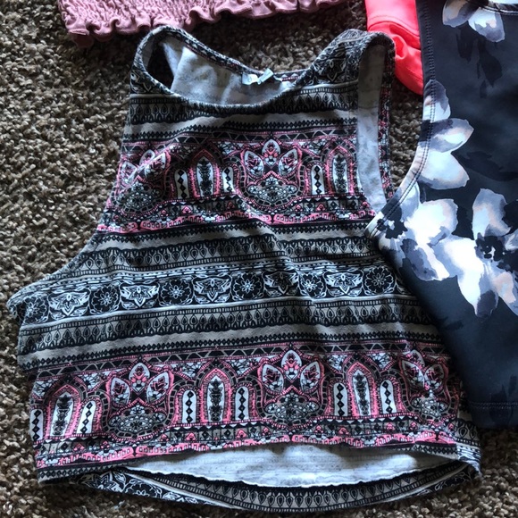 Crop Top BUNDLE! - Picture 2 of 7